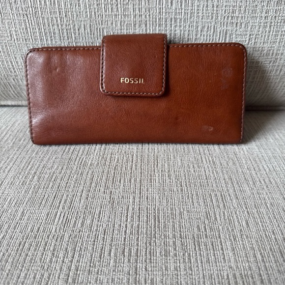 Fossil Brown Leather Wallet - Picture 1 of 16